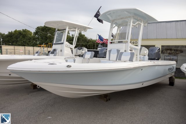 New 2024 Robalo 226 Cayman for sale
